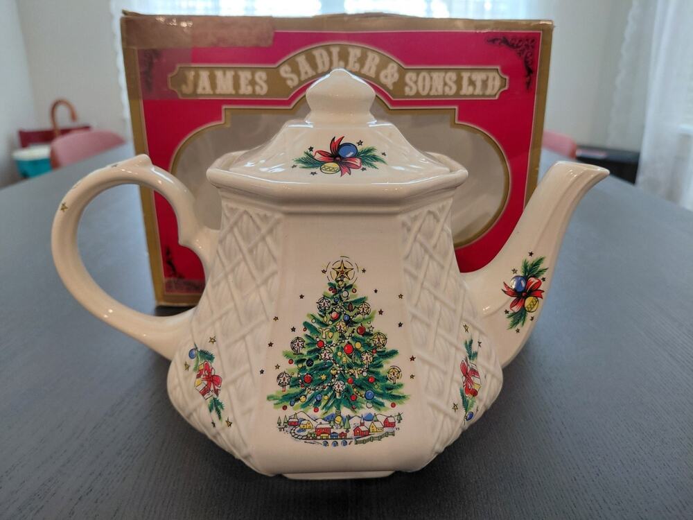 Vintage Sadler Salem Christmas Eve Ceramic Teapot Holiday Tree Made In England
